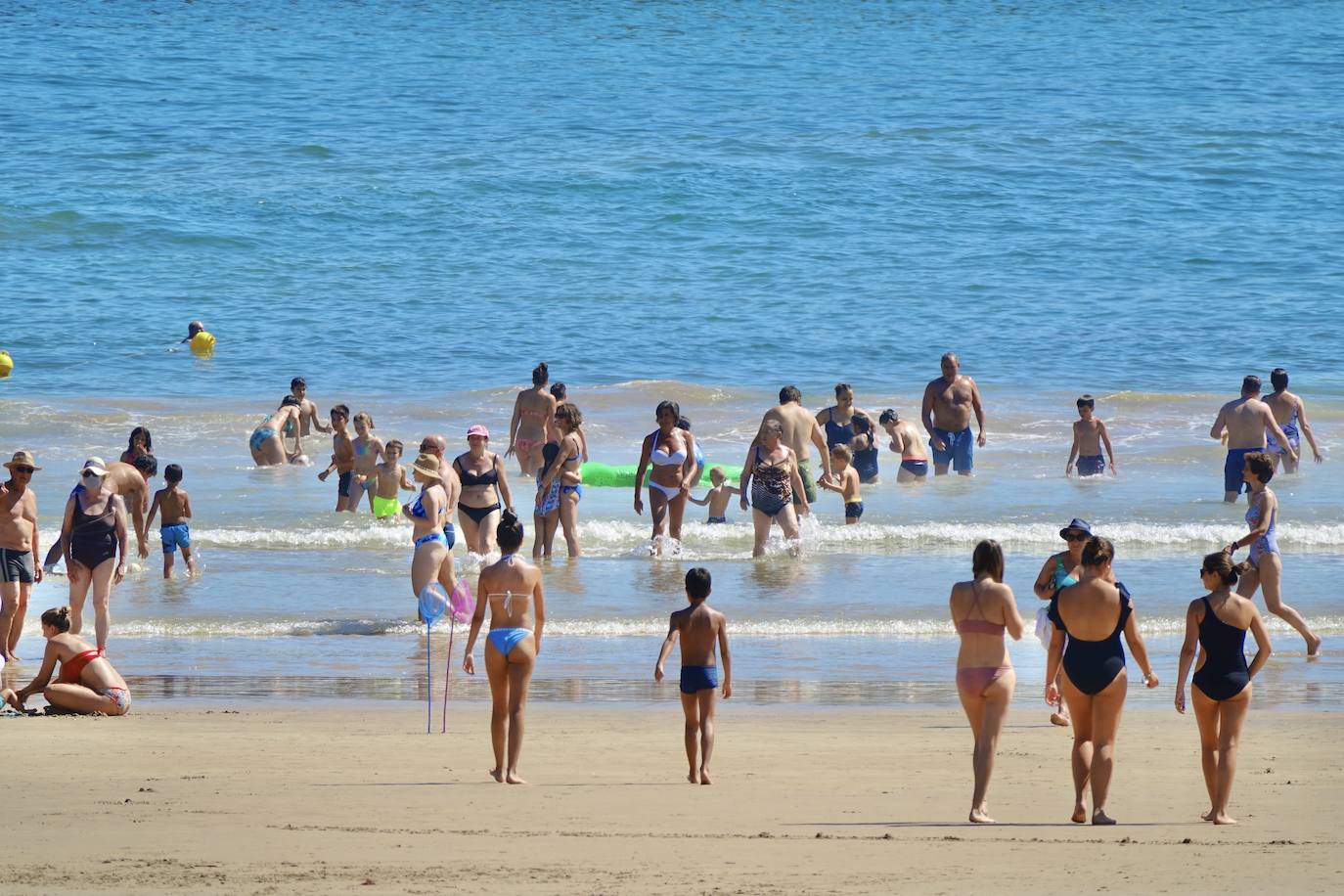 Las playas se convierten en el destino perfecto para atajar el calor