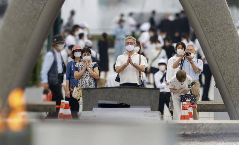 En 1945, Estados Unidos arrojó dos bombas nucleares sobre las ciudades de Hiroshima y Nagasaki los días 6 y 9 de agosto, respectivamente, matando a más de 200.000 personas. Los eventos de conmemoración anual del 75 aniversario han estado marcados por la pandemia de coronavirus