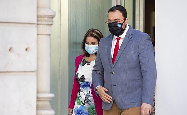 Podemos pide a Barbón que siga el ejemplo de Gijón y retire los honores al Rey Emérito