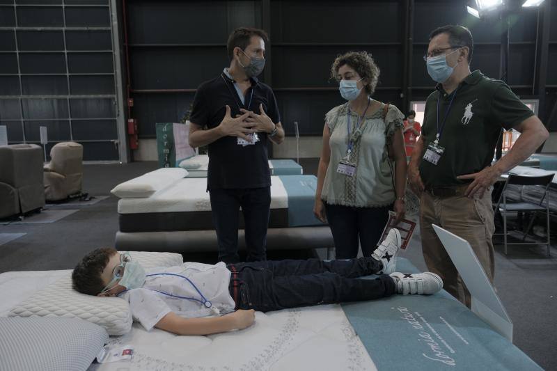 El recinto ferial Luis Adaro, en Gijón, acoge el Salón del Hogar entre el 7 y el 11 de agosto, cinco días en los que los visitantes podrán aprovechar las ofertas en mobiliario, colchones, decoración, productos de jardinería y piscina de los 37 expositores que ocupan 72 estands. 