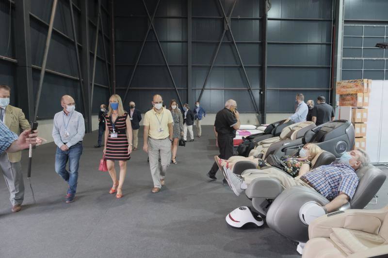 El recinto ferial Luis Adaro, en Gijón, acoge el Salón del Hogar entre el 7 y el 11 de agosto, cinco días en los que los visitantes podrán aprovechar las ofertas en mobiliario, colchones, decoración, productos de jardinería y piscina de los 37 expositores que ocupan 72 estands. 