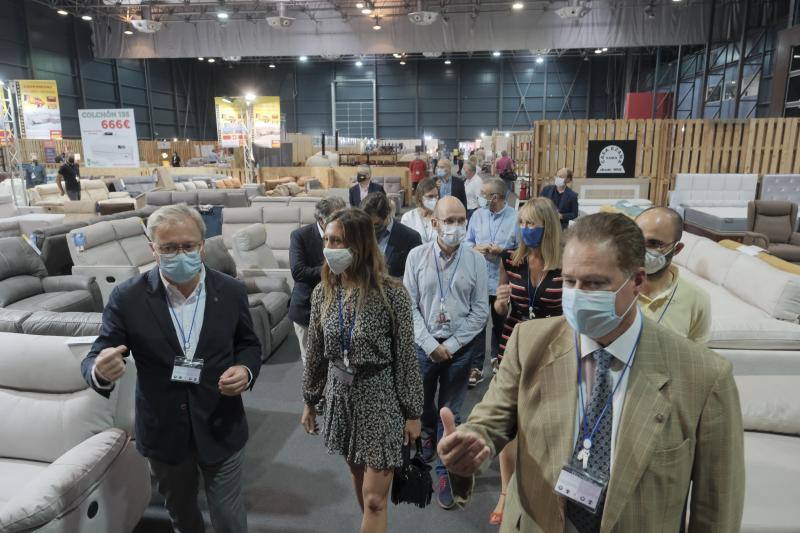 El recinto ferial Luis Adaro, en Gijón, acoge el Salón del Hogar entre el 7 y el 11 de agosto, cinco días en los que los visitantes podrán aprovechar las ofertas en mobiliario, colchones, decoración, productos de jardinería y piscina de los 37 expositores que ocupan 72 estands. 