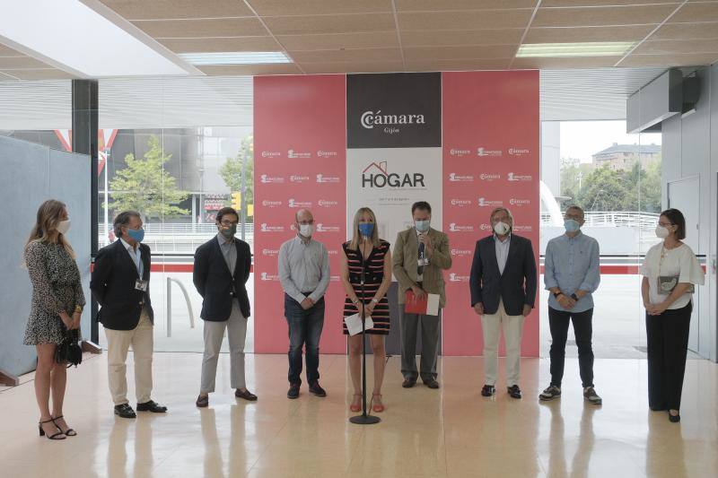 El recinto ferial Luis Adaro, en Gijón, acoge el Salón del Hogar entre el 7 y el 11 de agosto, cinco días en los que los visitantes podrán aprovechar las ofertas en mobiliario, colchones, decoración, productos de jardinería y piscina de los 37 expositores que ocupan 72 estands. 