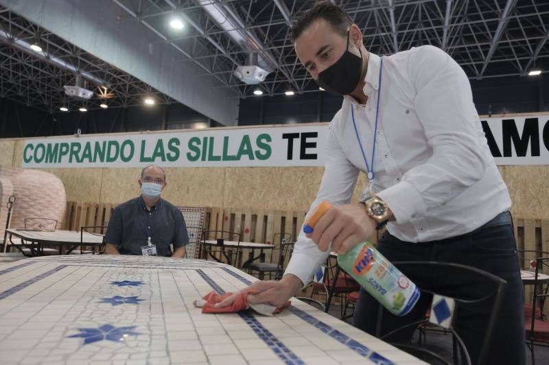 El recinto ferial Luis Adaro, en Gijón, acoge el Salón del Hogar entre el 7 y el 11 de agosto, cinco días en los que los visitantes podrán aprovechar las ofertas en mobiliario, colchones, decoración, productos de jardinería y piscina de los 37 expositores que ocupan 72 estands. 