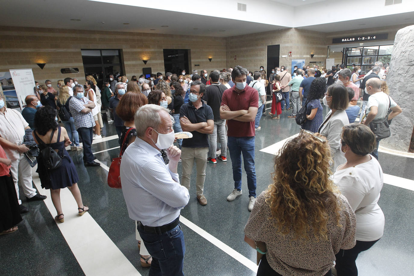 En la ceremonia de despedida de la portavoz de Podemos se hizo hincapié en su profunda implicación en la cultura y la llingua asturianas