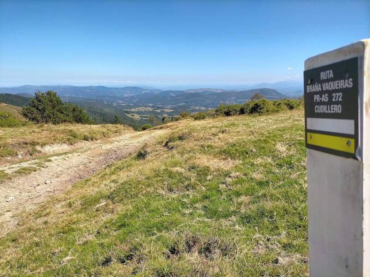 Fotos: Ruta de las Brañas Vaqueiras de Cudillero por el Parque Eólico Pumar