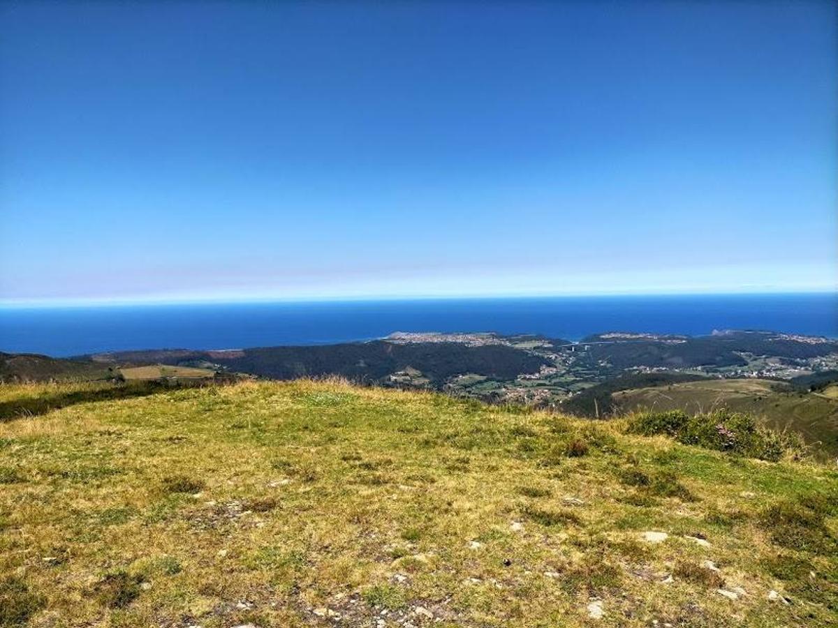 Fotos: Ruta de las Brañas Vaqueiras de Cudillero por el Parque Eólico Pumar