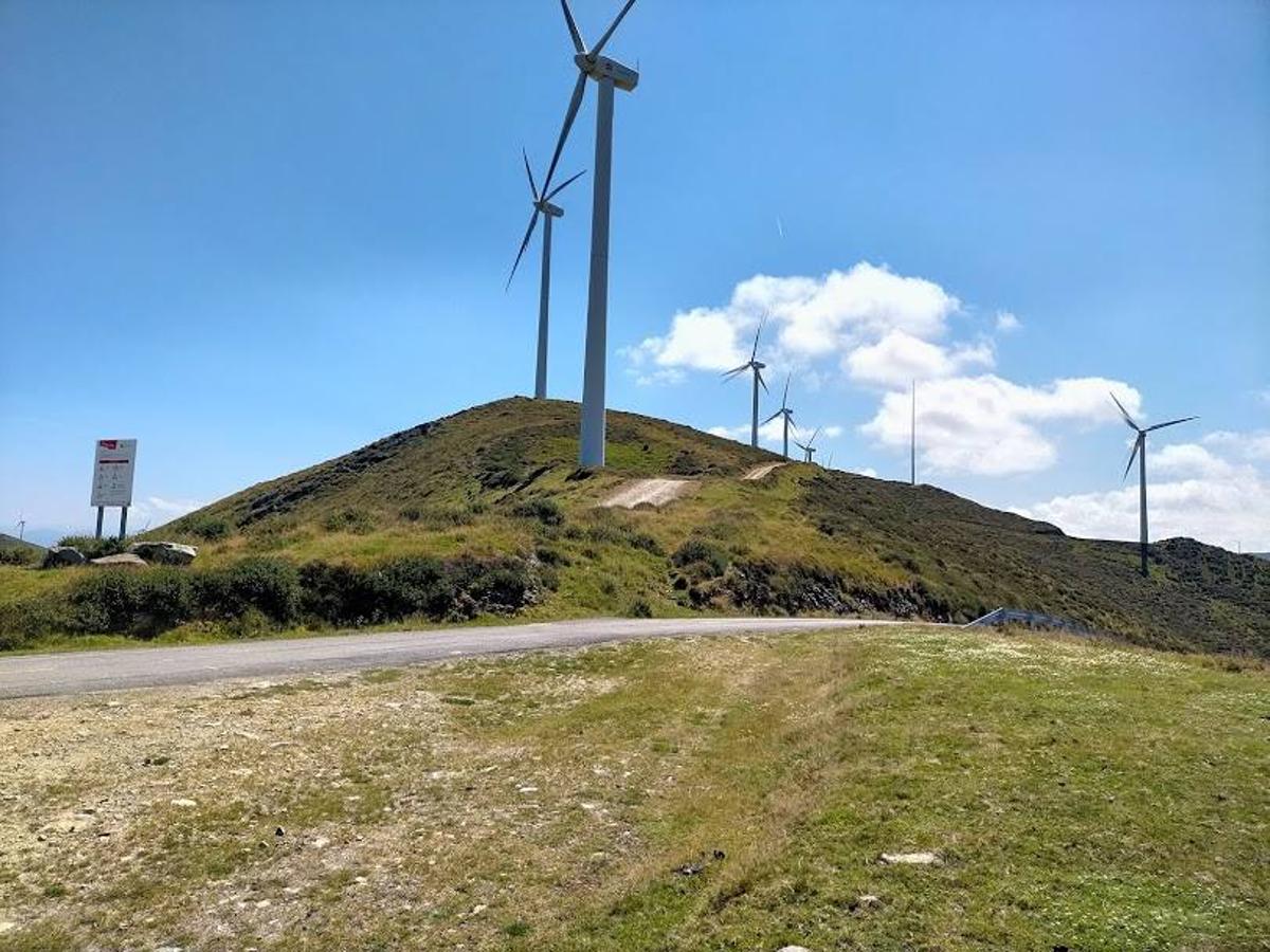 Fotos: Ruta de las Brañas Vaqueiras de Cudillero por el Parque Eólico Pumar