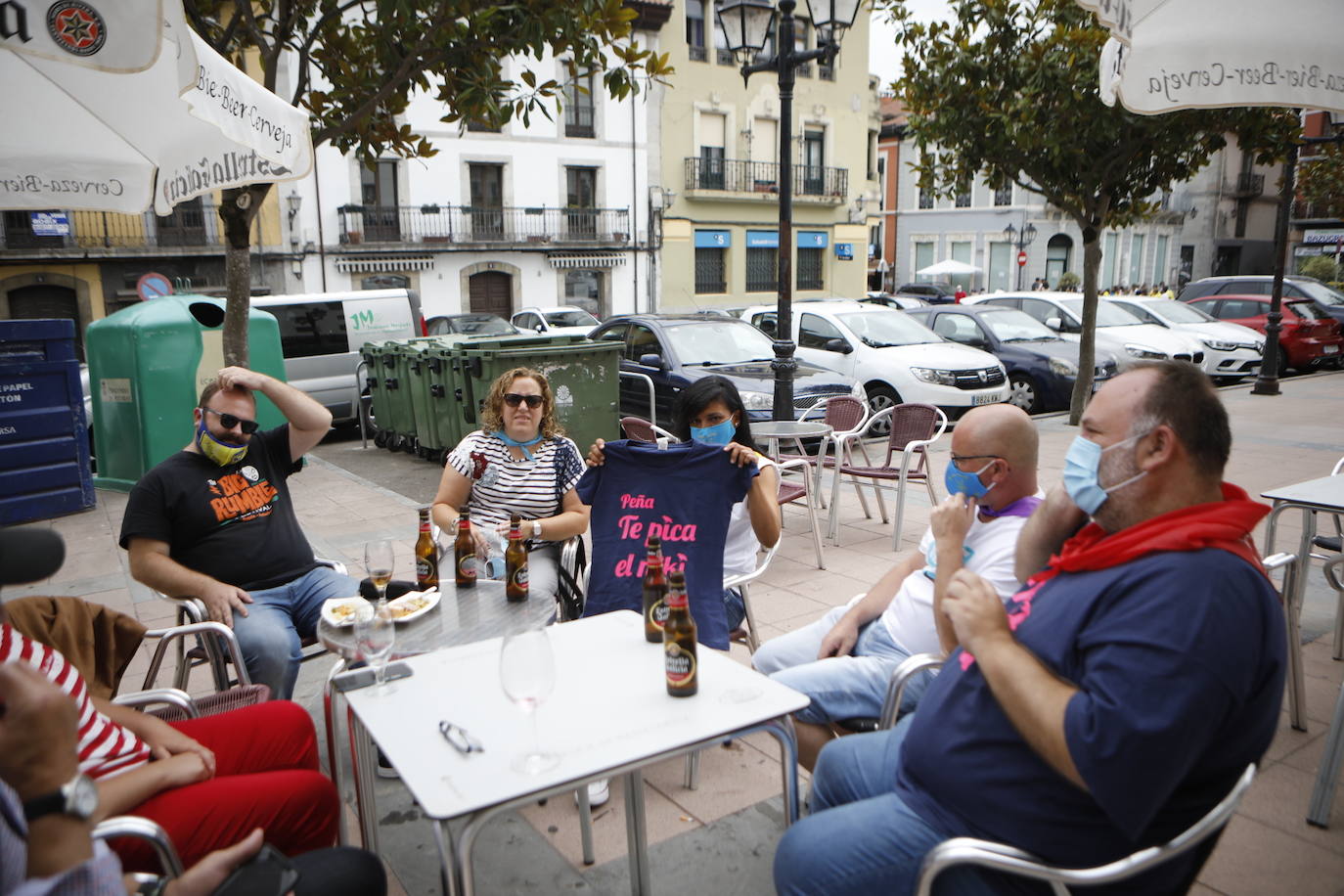 Las calles pravianas se animaron este domingo a pesar de la cancelación de la fiesta más multitudinaria de Asturias.
