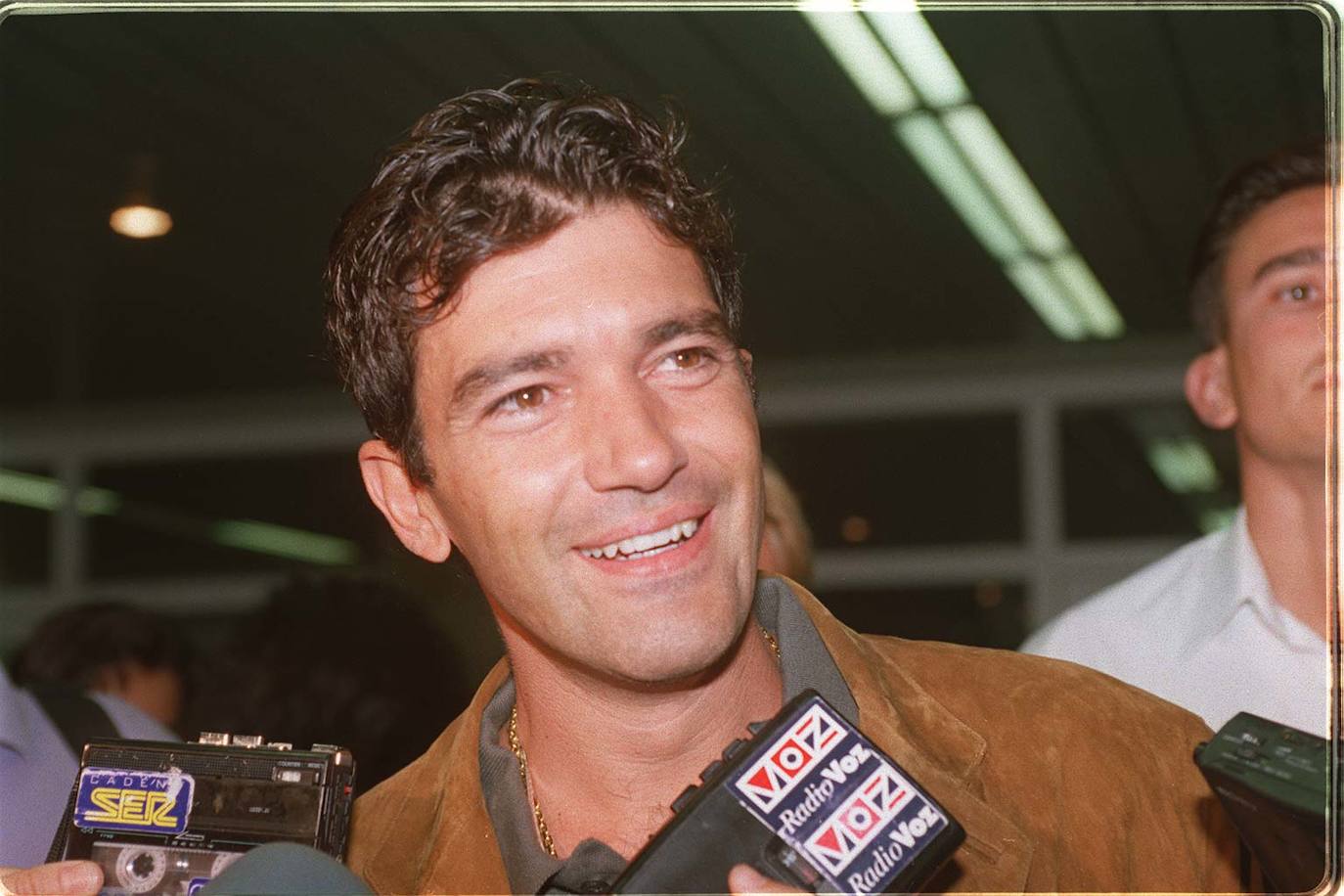 Actor, director, productor y empresario, Antonio Banderas cumple 60 años rodeado de sus seres queridos y con celebración en su Málaga natal, inmerso, como siempre, en mil proyectos laborales que son su seña de identidad