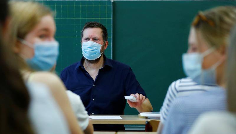 Los geles y las mascarillas se incorporan a las aulas la capital alemana. 