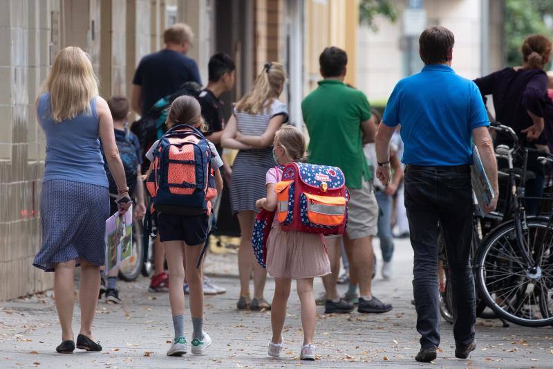 Los geles y las mascarillas se incorporan a las aulas la capital alemana. 