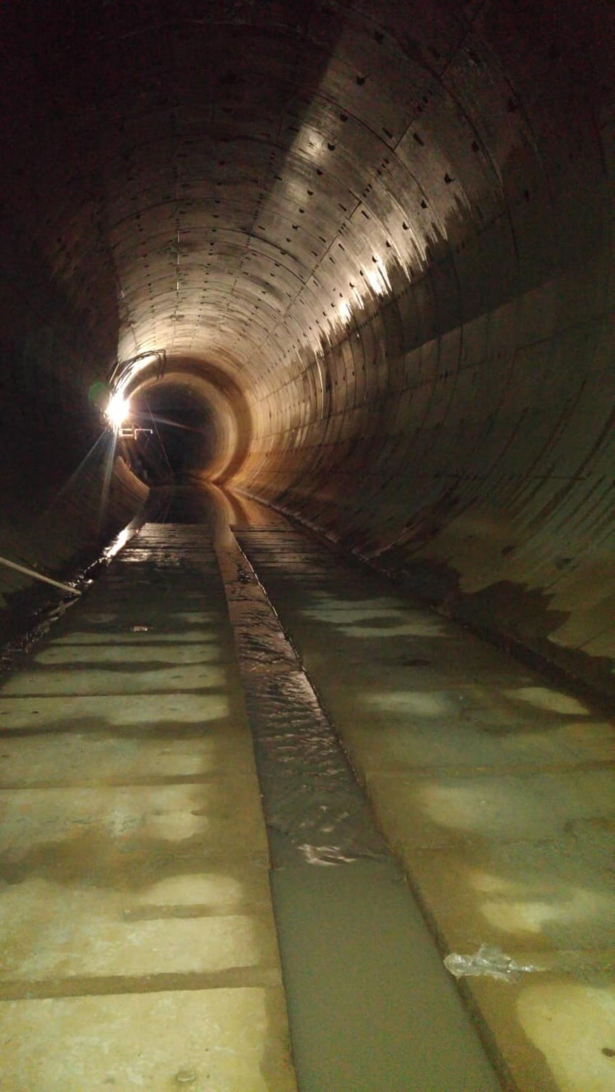 Túnel del metrotrén, ya con el agua que lo inundó bombeada. 