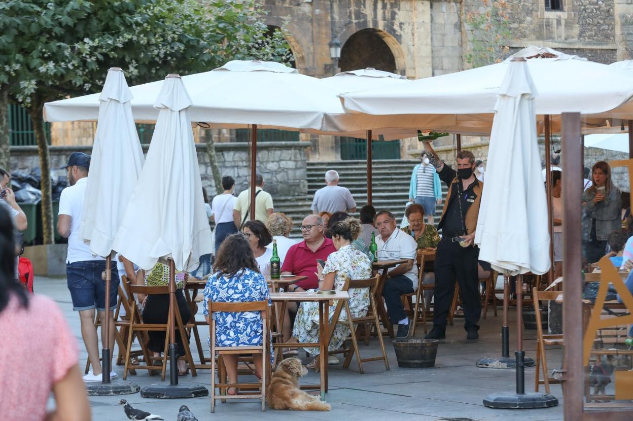 Los hosteleros reclaman más fexibilidad a la hora de aplicar la nueva normativa de instalación de terrazas. 