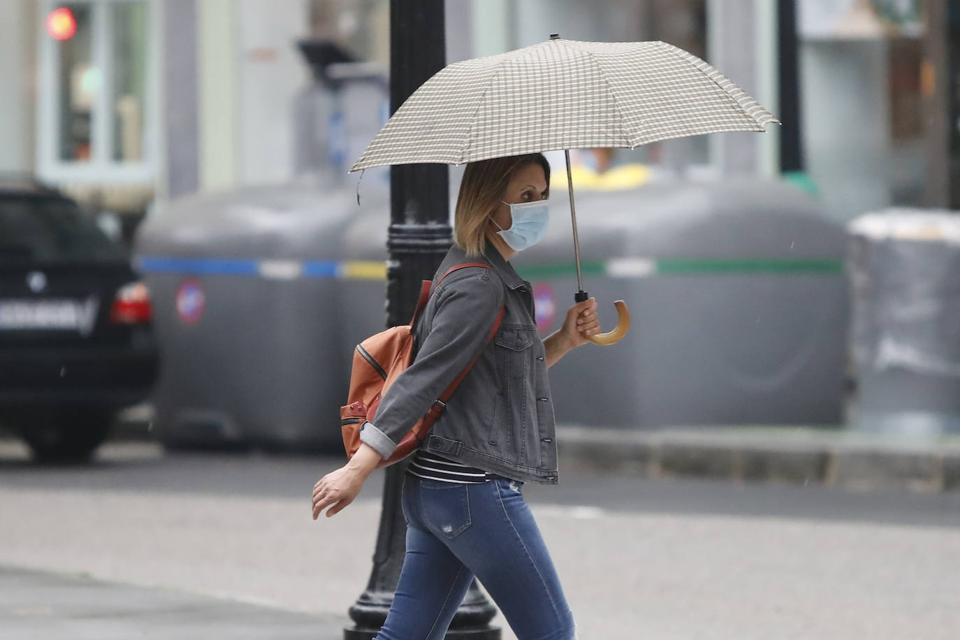 La región, que se encuentra en alerta naranja por una gota fría, se vio sorprendida por las fuertes precipitaciones.