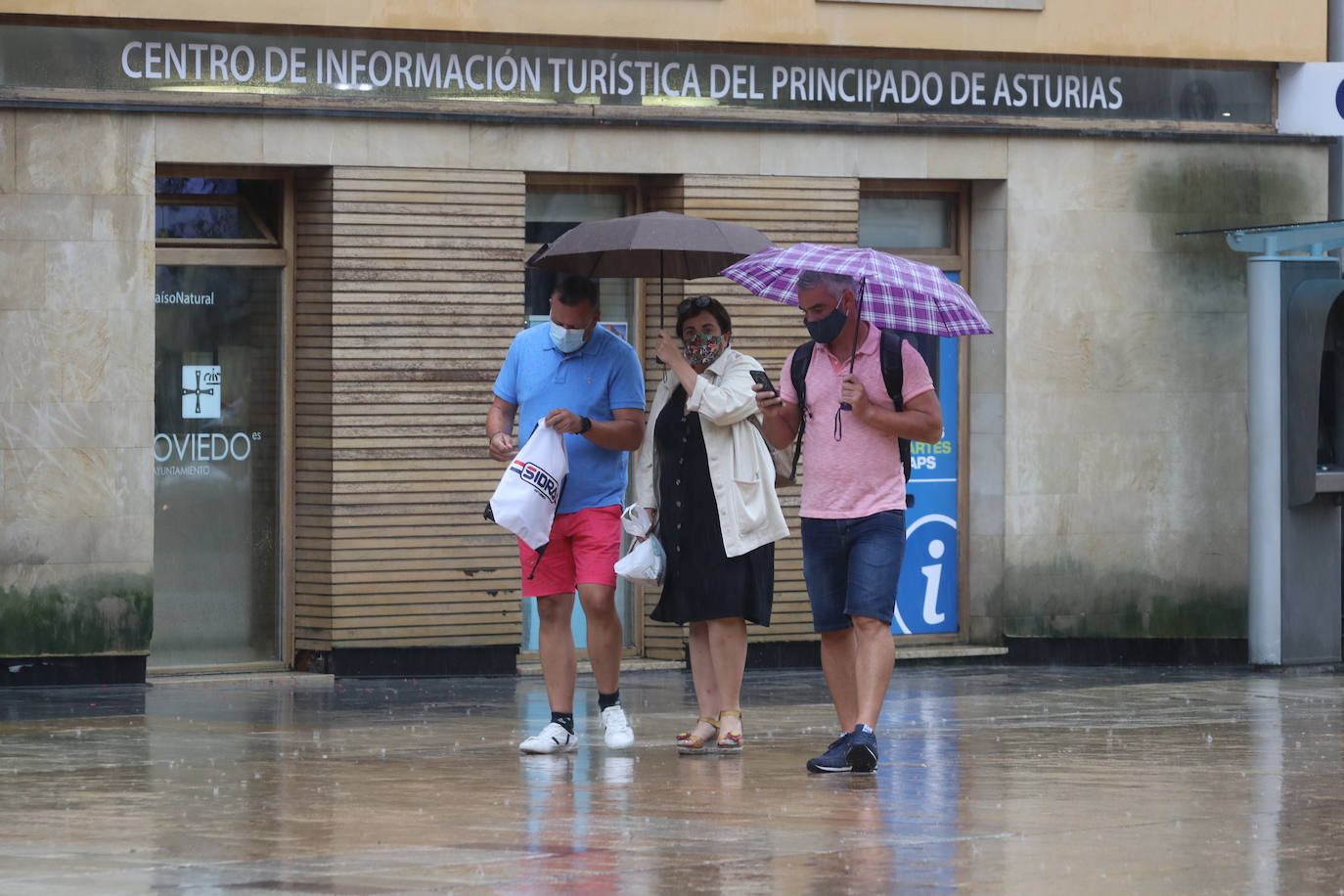 La región, que se encuentra en alerta naranja por una gota fría, se vio sorprendida por las fuertes precipitaciones.