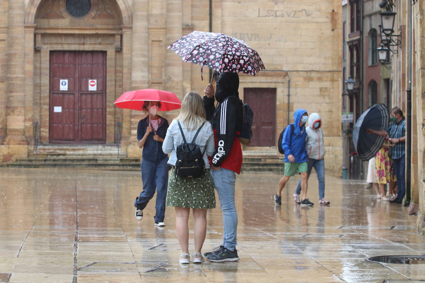 La región, que se encuentra en alerta naranja por una gota fría, se vio sorprendida por las fuertes precipitaciones.