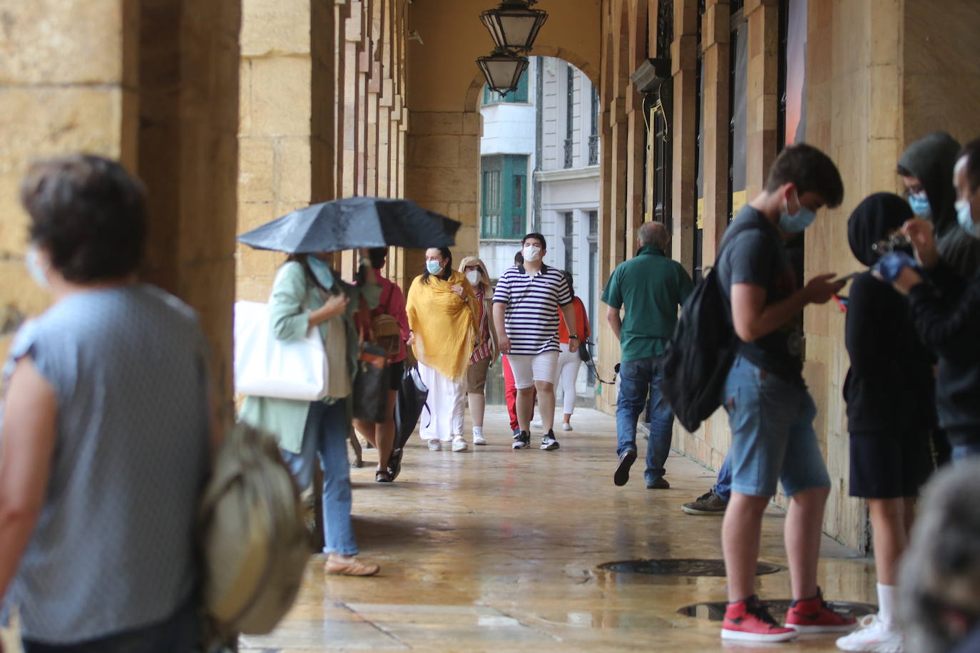 La región, que se encuentra en alerta naranja por una gota fría, se vio sorprendida por las fuertes precipitaciones.