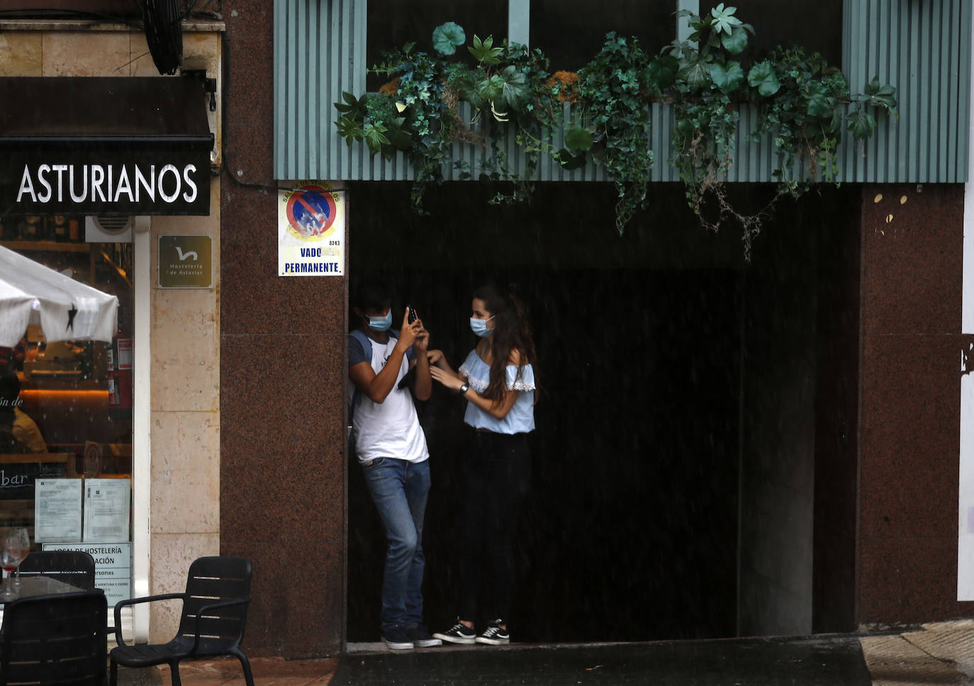 La región, que se encuentra en alerta naranja por una gota fría, se vio sorprendida por las fuertes precipitaciones.