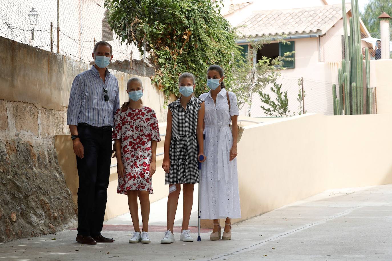 En su segundo día de descanso estival en Palma, los Reyes y sus hijas, la princesa Leonor y la infanta Sofía, han visitado un centro destinado a apoyar a jóvenes en riesgo de exclusión social.