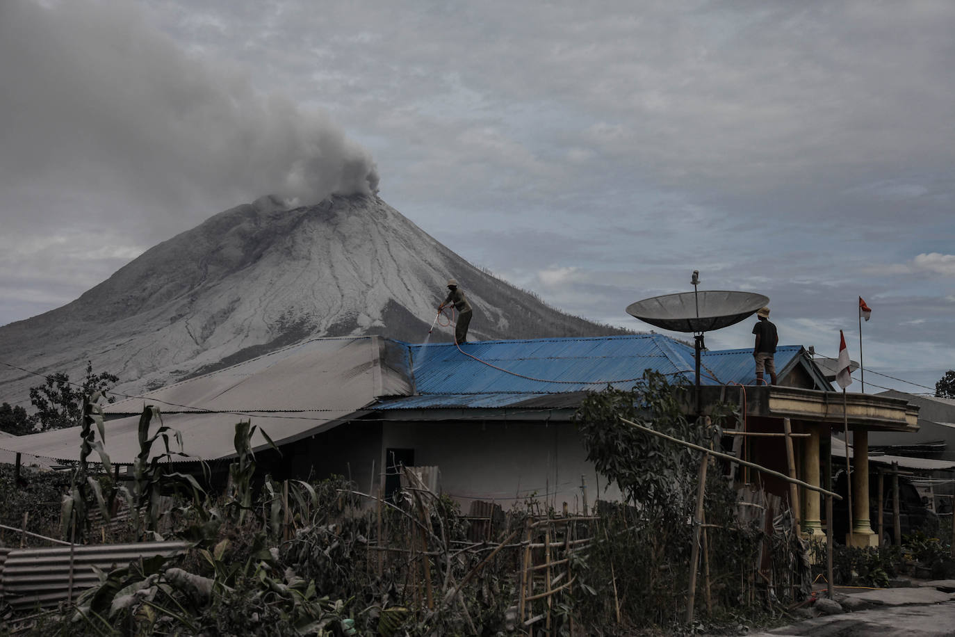 La nube de ceniza que ha expulsado alcanzó los 4.500 metros de altura 