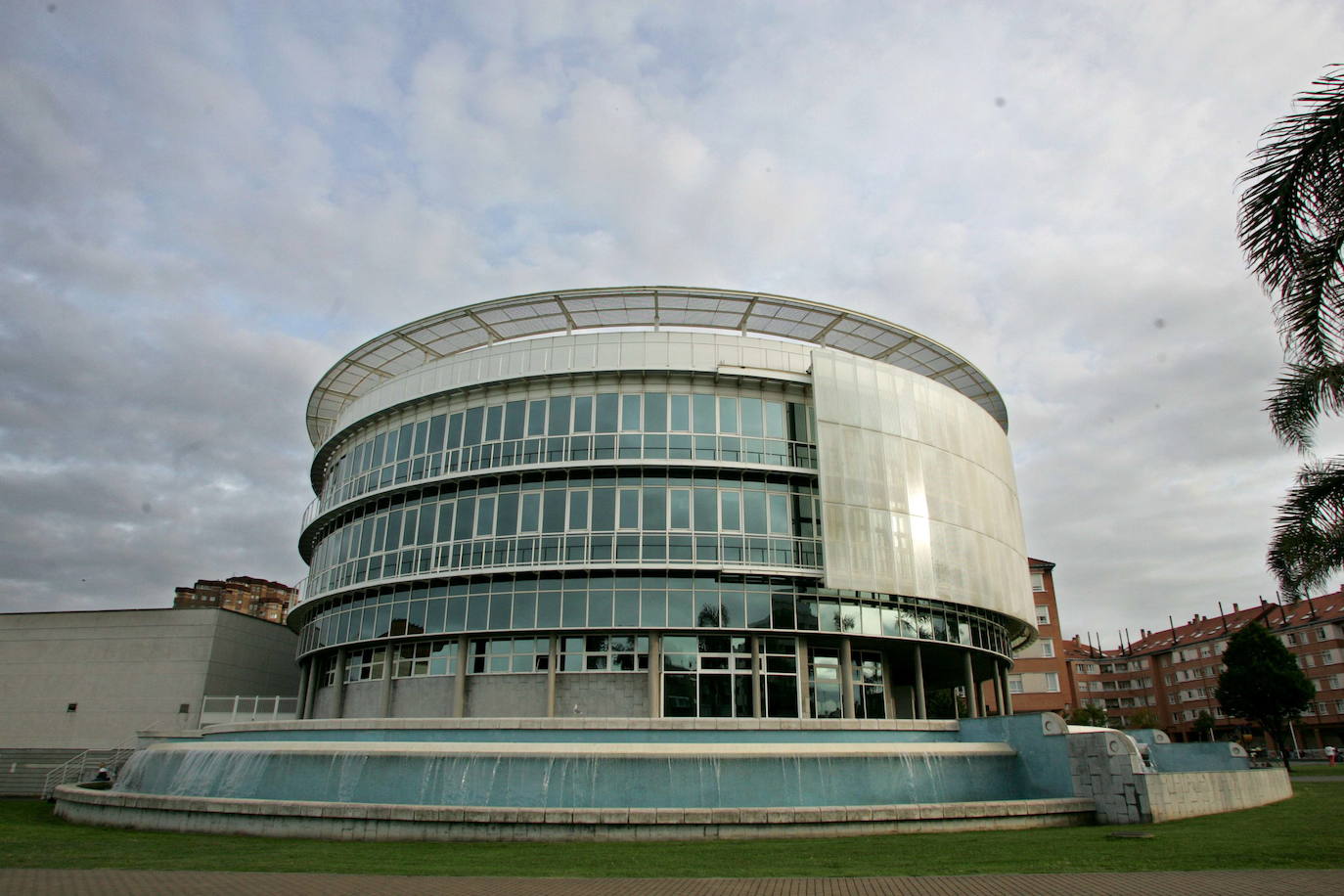 Edificio de la Empresa Municipal de Aguas (EMA) de Gijón. 