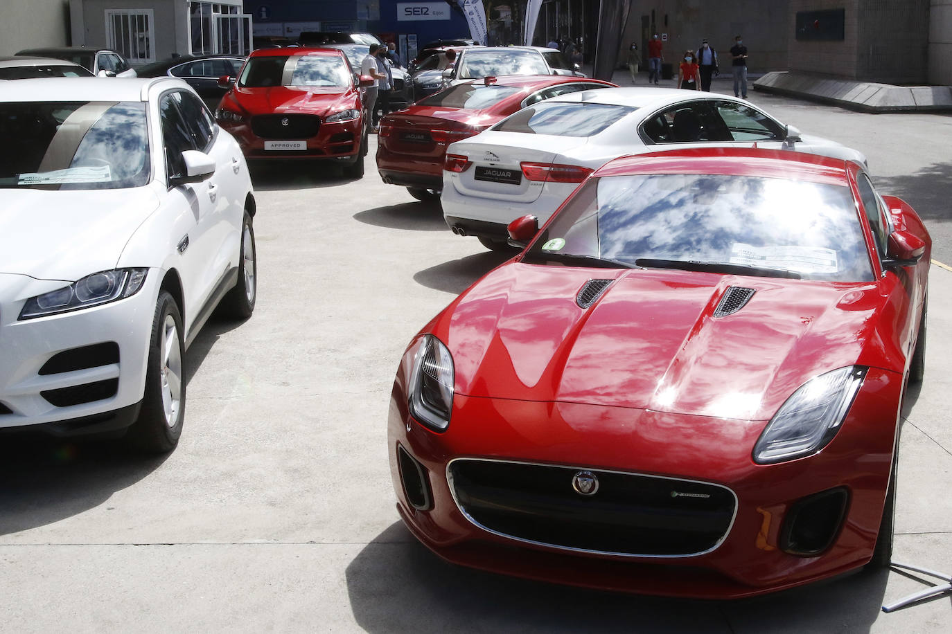 Los concesionarios llegan al recinto con suculentas ofertas