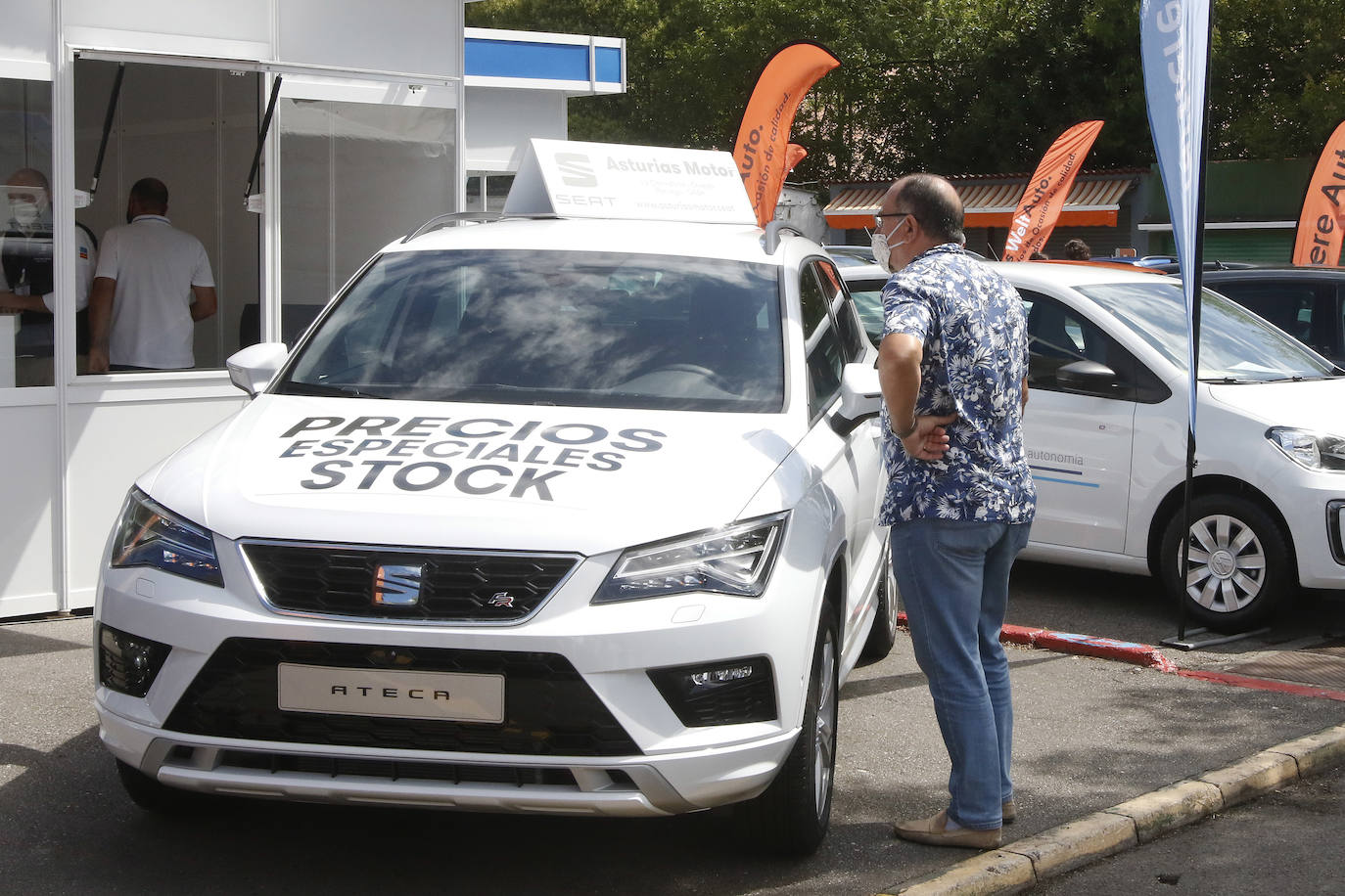 Los concesionarios llegan al recinto con suculentas ofertas