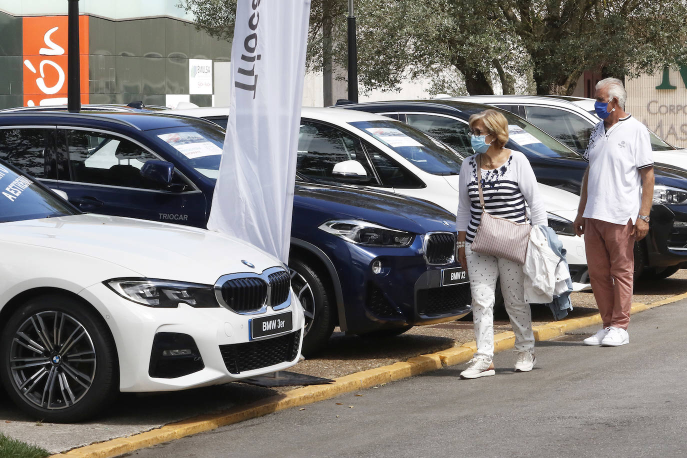 Los concesionarios llegan al recinto con suculentas ofertas