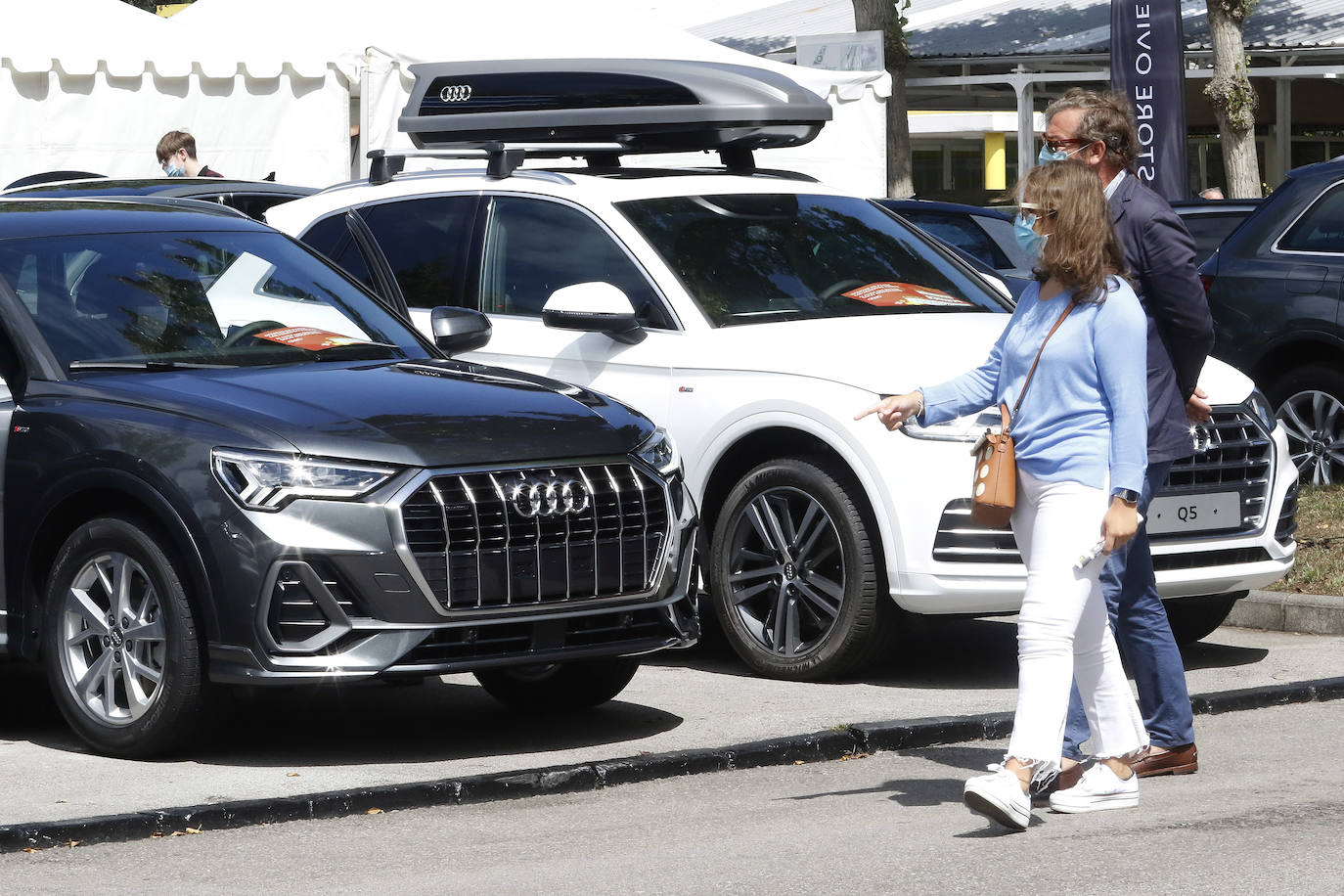 Los concesionarios llegan al recinto con suculentas ofertas