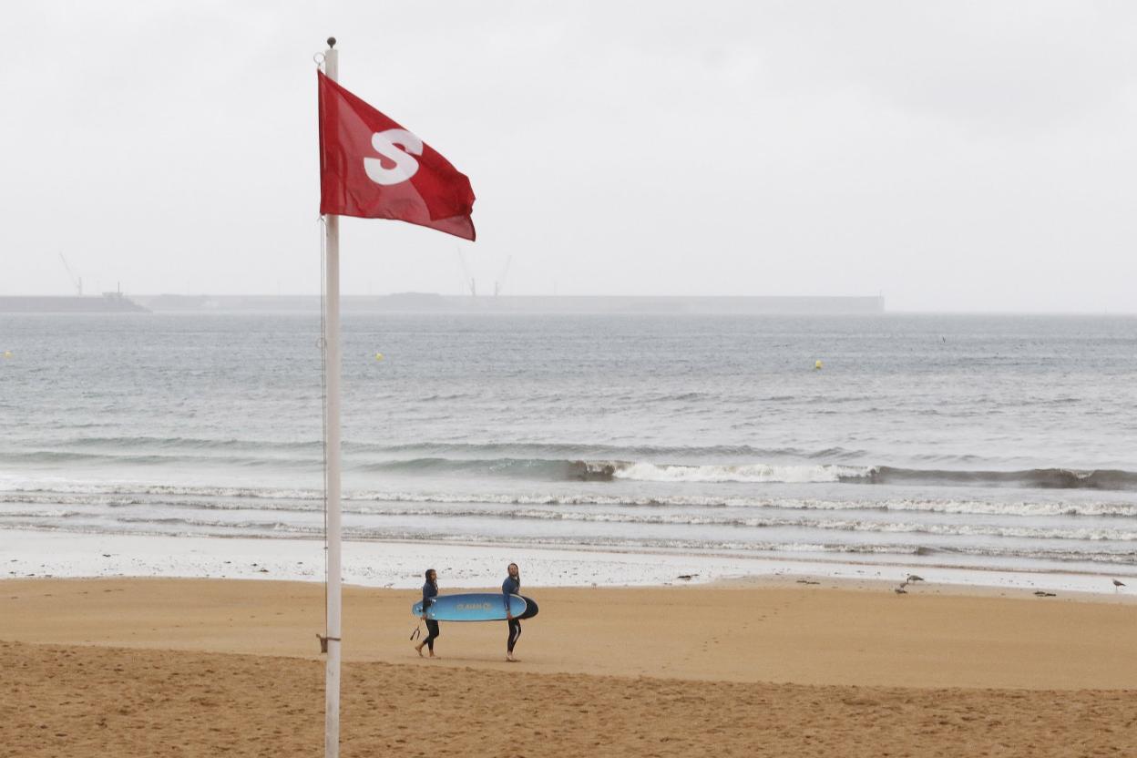 Bandera roja por aguas contaminadas en San Lorenzo. 