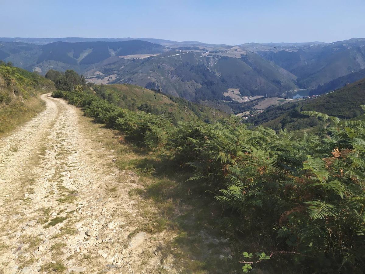 Fotos: Un viaje al pasado por la ruta del Dolmen de Merillés