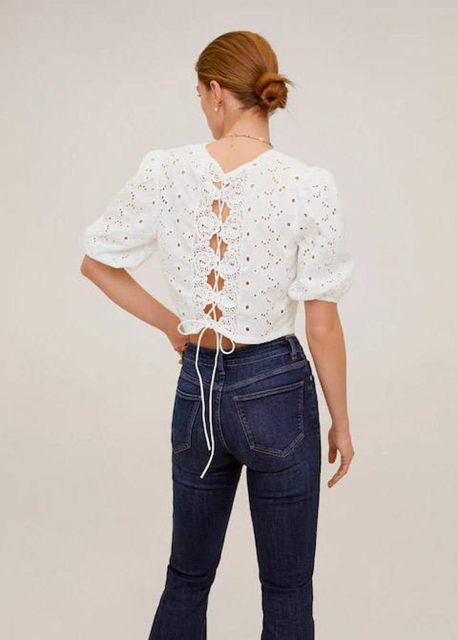 Top de algodón calado de Mango, 12,99 euros.