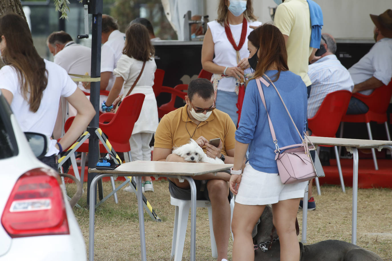 Entrega del Premio EL COMERCIO de la prueba hípica en el Chas