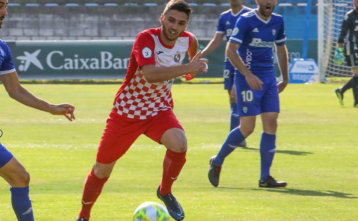David Busta, en un partido con el UD Llanera. 