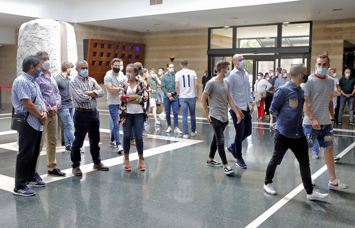 Su familia, amigos y compañeros de su larga trayectoria en el fútbol base y de categoría regional le despidieron entre lágrimas, pero también con la gratitud de haber podido compartir su vida con él