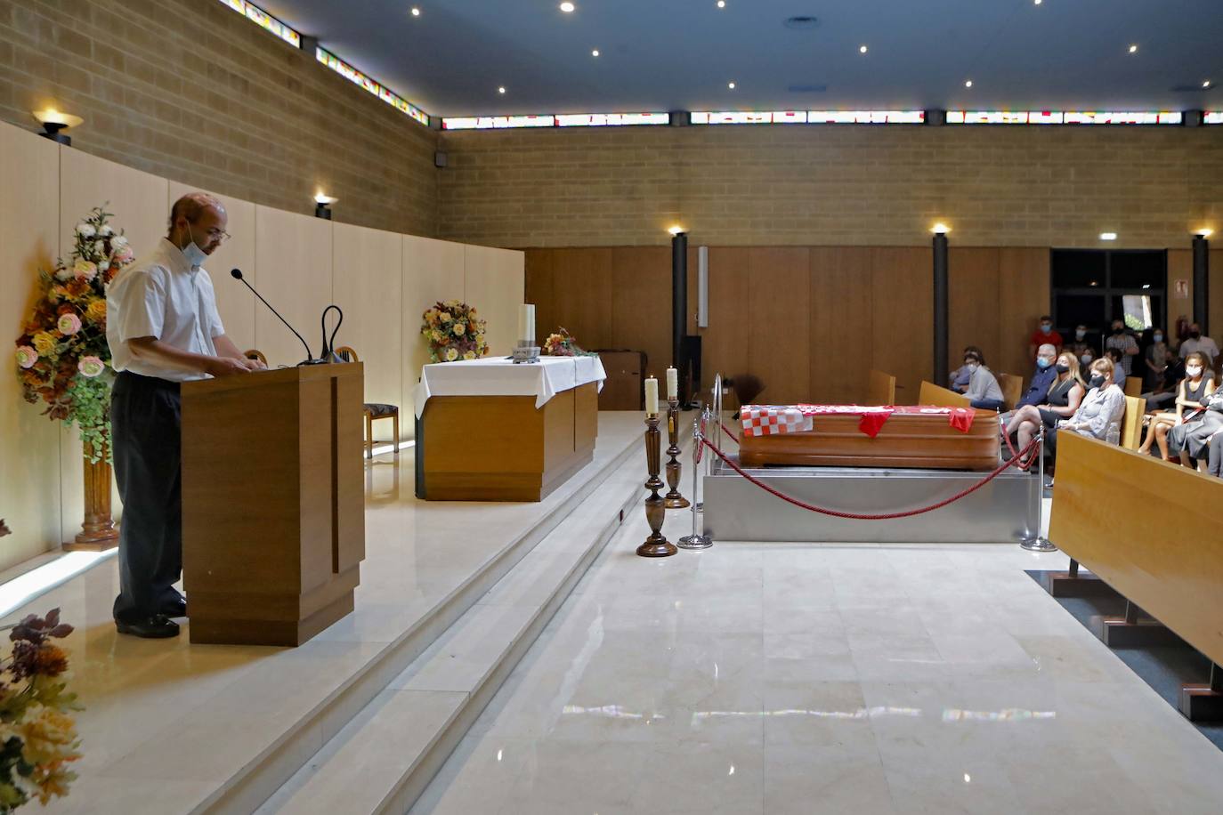 Su familia, amigos y compañeros de su larga trayectoria en el fútbol base y de categoría regional le despidieron entre lágrimas, pero también con la gratitud de haber podido compartir su vida con él