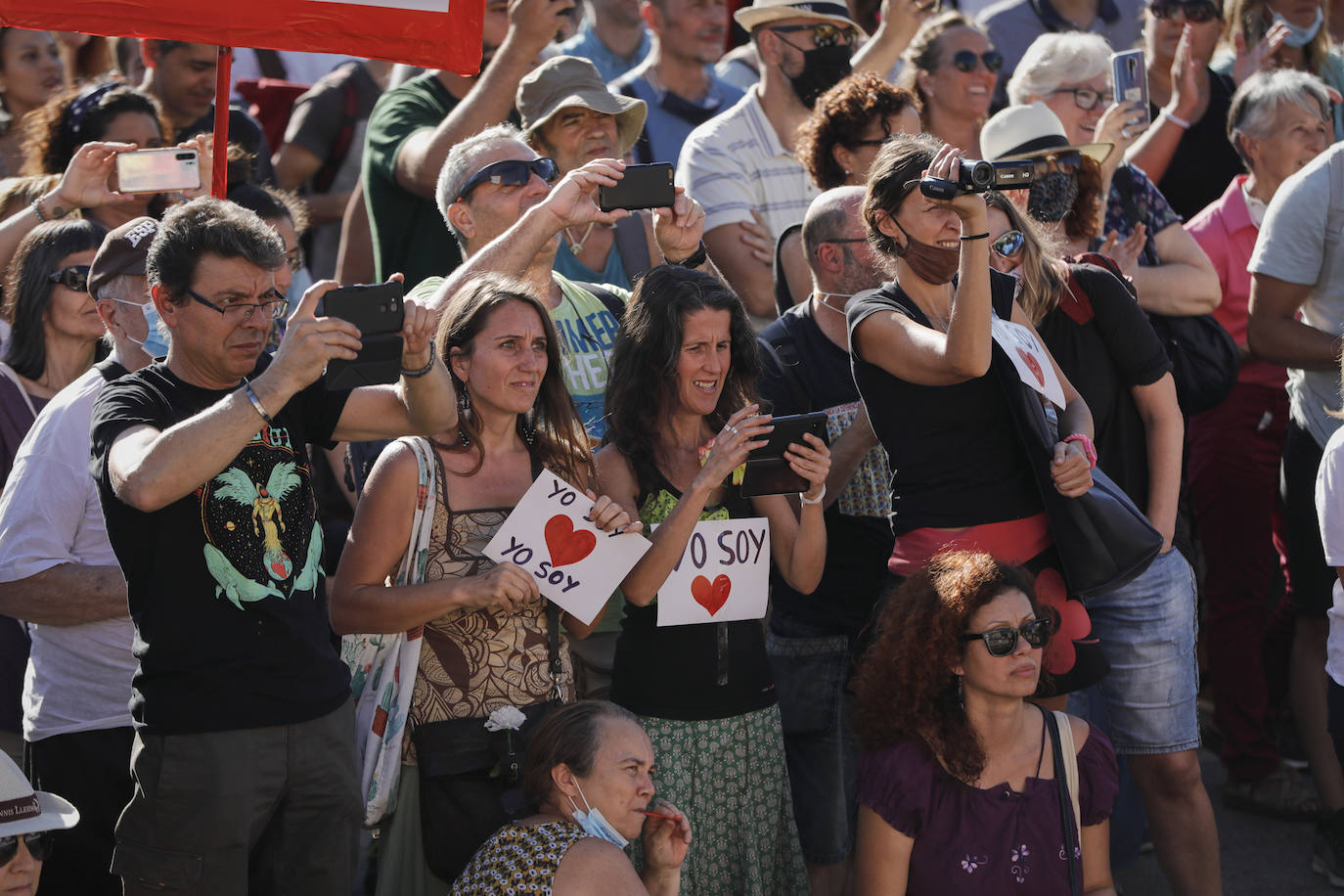 Unas 3.000 personas, sin mascarilla ni distancia, protestan en Madrid contra las medidas antiCovid