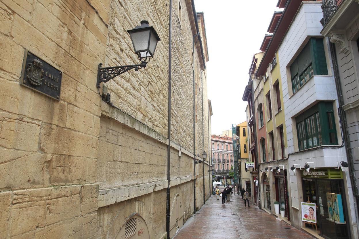 La supuesta violación se produjo en un piso de la calle Jesús. 