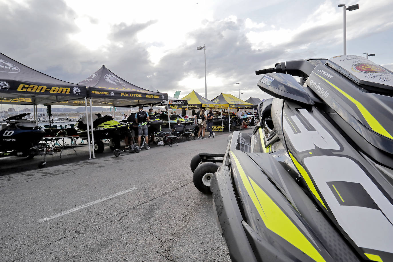 La costa de Gijón acoge este sábado el Campeonato de España de motos de aguas en la modalidad de rallyjet. De esta manera la ciudad se convertirá en la capital de la motonáutica nacional.