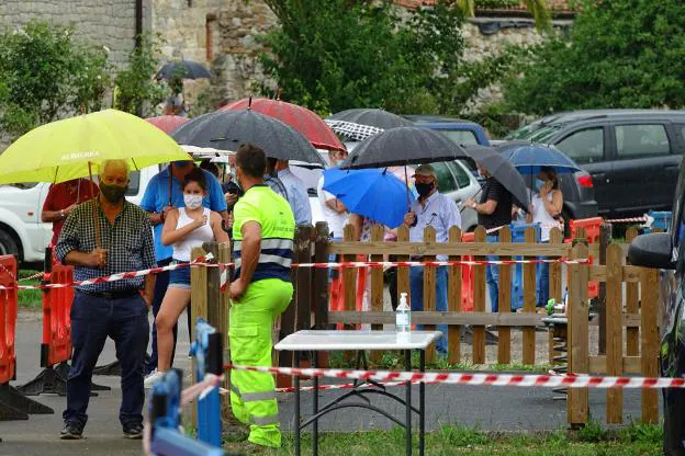 Análisis a todos los vecinos de Poo de Cabrales tras un caso positivo en un bar-tienda