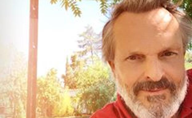 Miguel Bosé suaviza su discurso sobre el coronavirus: «¿Me pongo mascarilla? A veces sí»