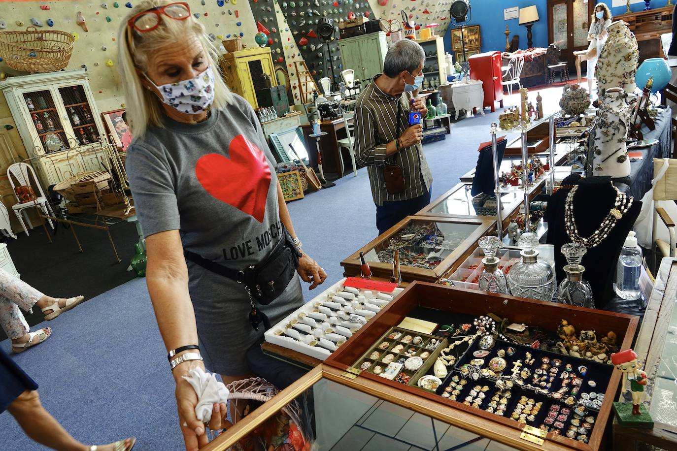 La capital del concejo de Parres acoge su tradicional Feria de Desembalaje