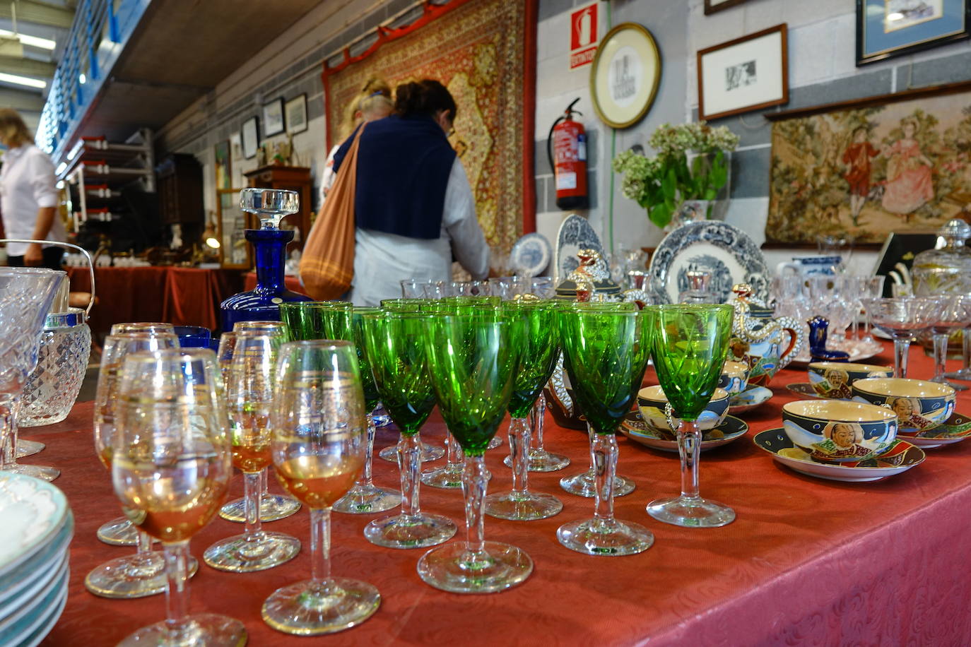 La capital del concejo de Parres acoge su tradicional Feria de Desembalaje