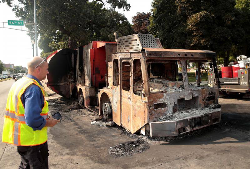 Un nuevo incidente racista ha encendido las calles de Wisconsin. Los incidentes comenzaron después de que se publicase un vídeo en el que se ve a un policía de Kenosha disparando siete veces por la espalda a Jacob Blake, un ciudadano negro el pasado 23 de agosto. 