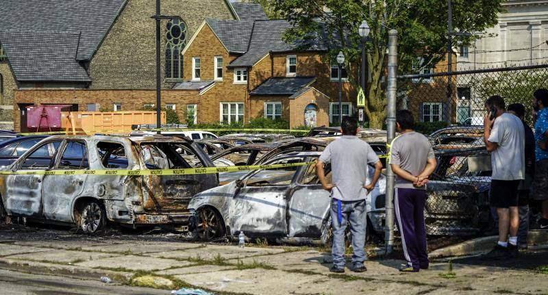 Un nuevo incidente racista ha encendido las calles de Wisconsin. Los incidentes comenzaron después de que se publicase un vídeo en el que se ve a un policía de Kenosha disparando siete veces por la espalda a Jacob Blake, un ciudadano negro el pasado 23 de agosto. 