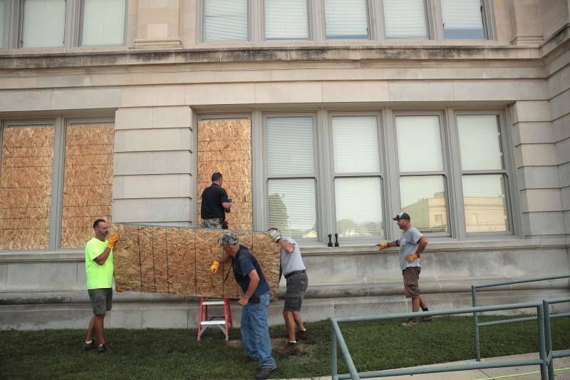Un nuevo incidente racista ha encendido las calles de Wisconsin. Los incidentes comenzaron después de que se publicase un vídeo en el que se ve a un policía de Kenosha disparando siete veces por la espalda a Jacob Blake, un ciudadano negro el pasado 23 de agosto. 