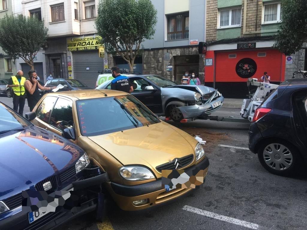Fotos: Colsión múltiple en Gijón