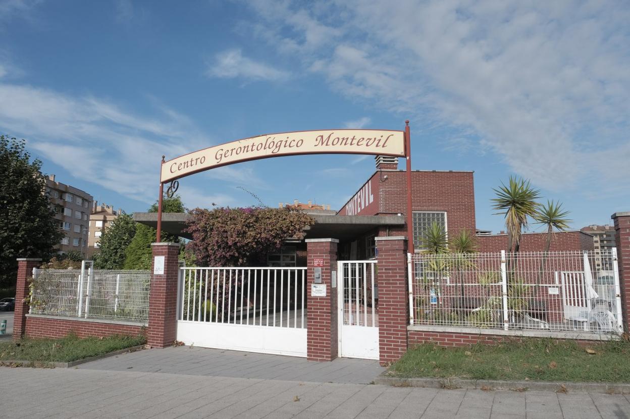 Entrada del Centro Gerontológico de Montevil, donde se ha declarado un brote de la COVID-19 con cuatro personas enfermas. 