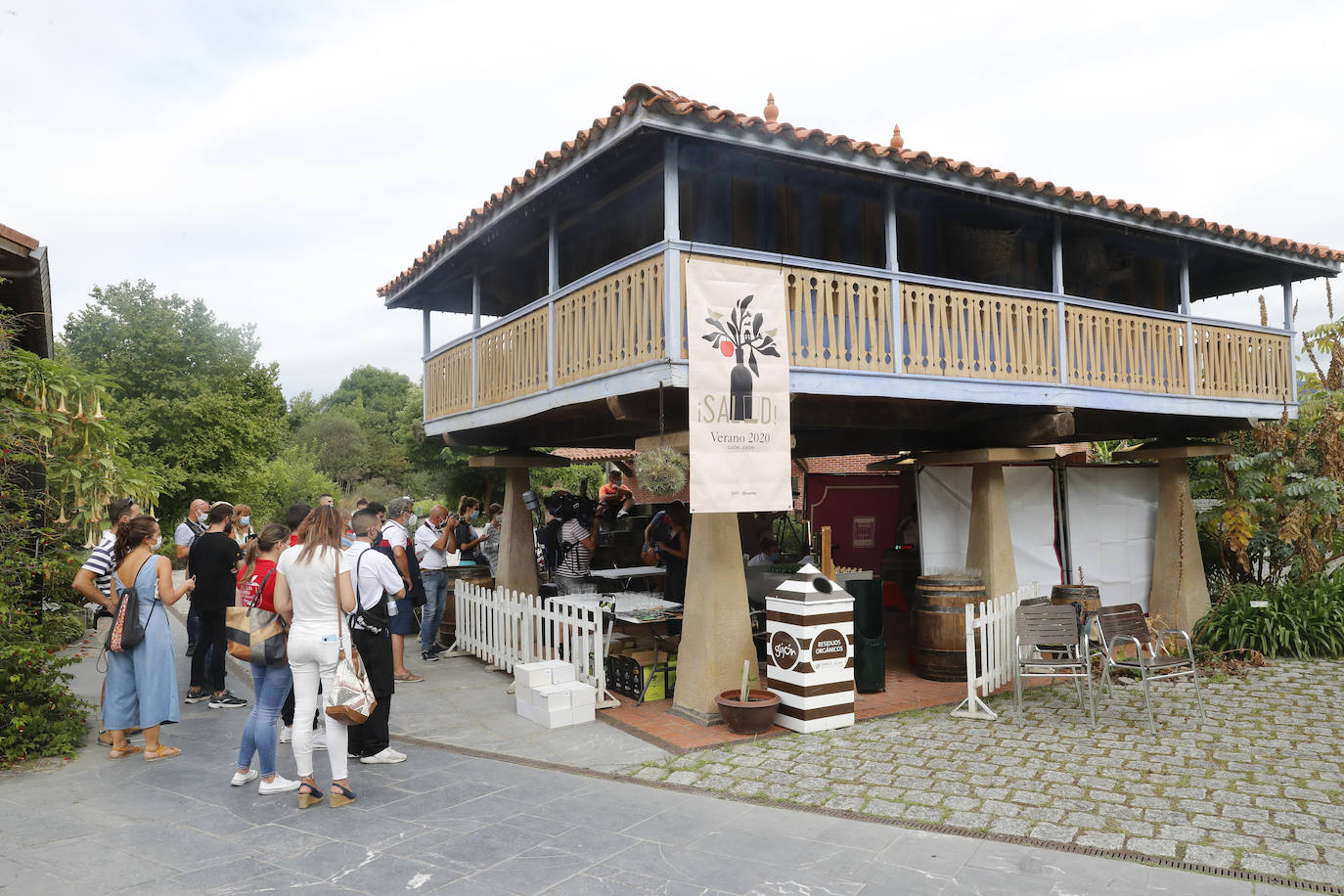 El Jardín Botánico Atlántico acogió este jueves el XXVII Campeonato Oficlal de Escanciadores, encuadrado dentro de la Fiesta de la Sidra Natural de Gijón. El certamen resultó atípico ante las restricciones impuestas y la falta de público. 